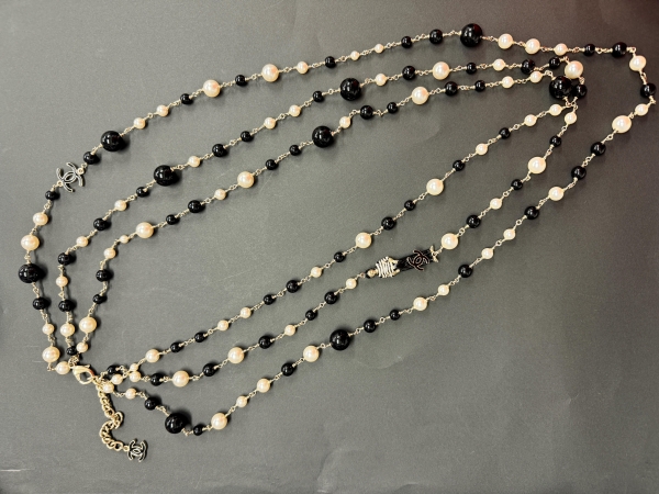 高価買取中！『CHANEL シャネル ロングパールネックレス アクセサリー 3連ネックレス』をお買取り致しました。